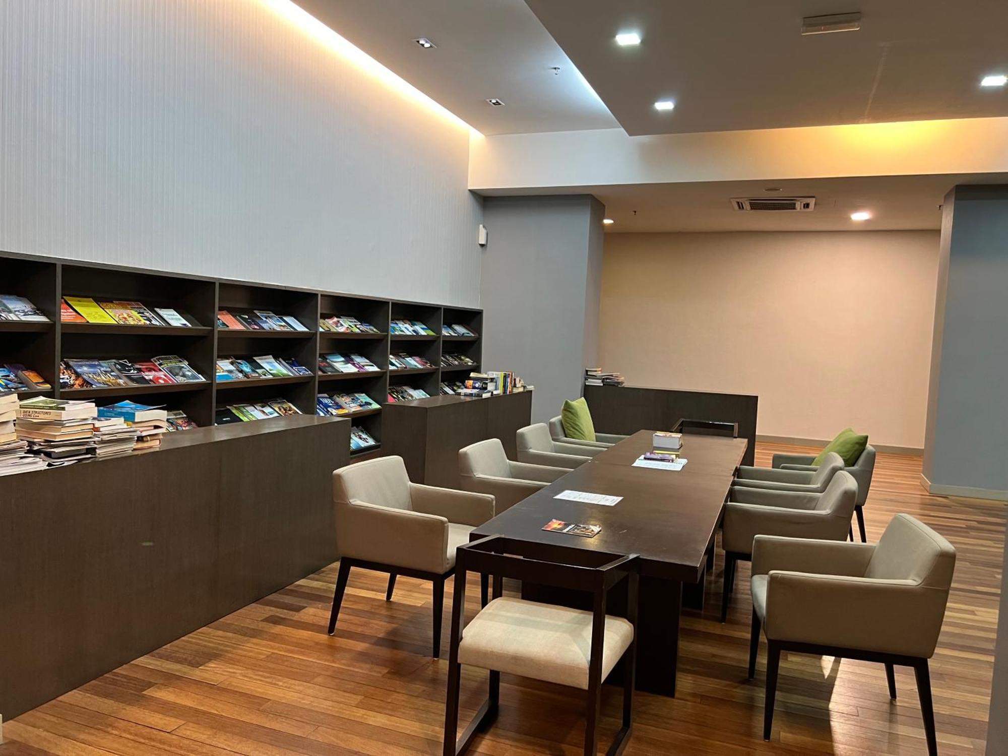 Regalia Service Suites Klcc Skypool 쿠알라룸푸르 외부 사진