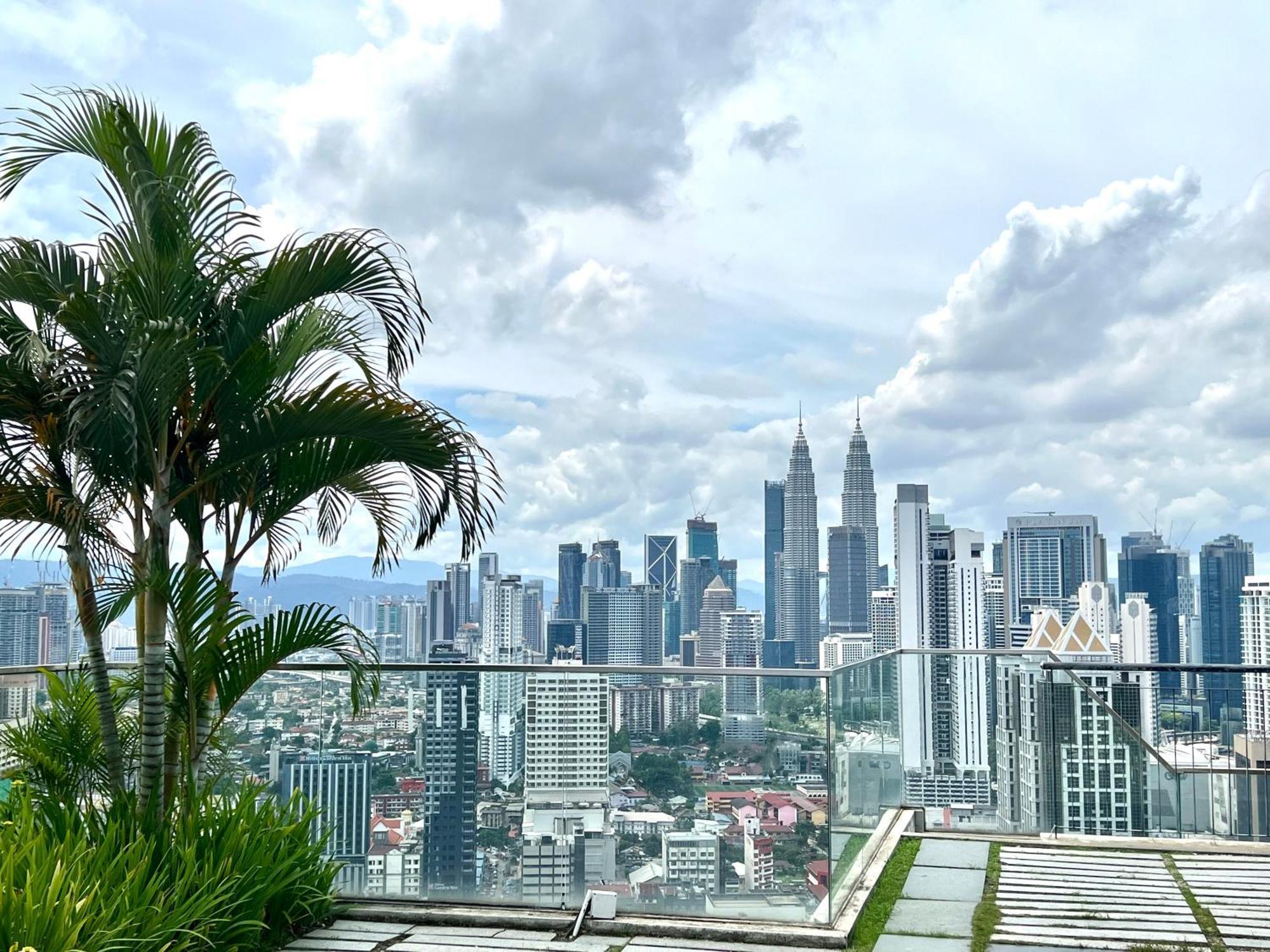 Regalia Service Suites Klcc Skypool 쿠알라룸푸르 외부 사진