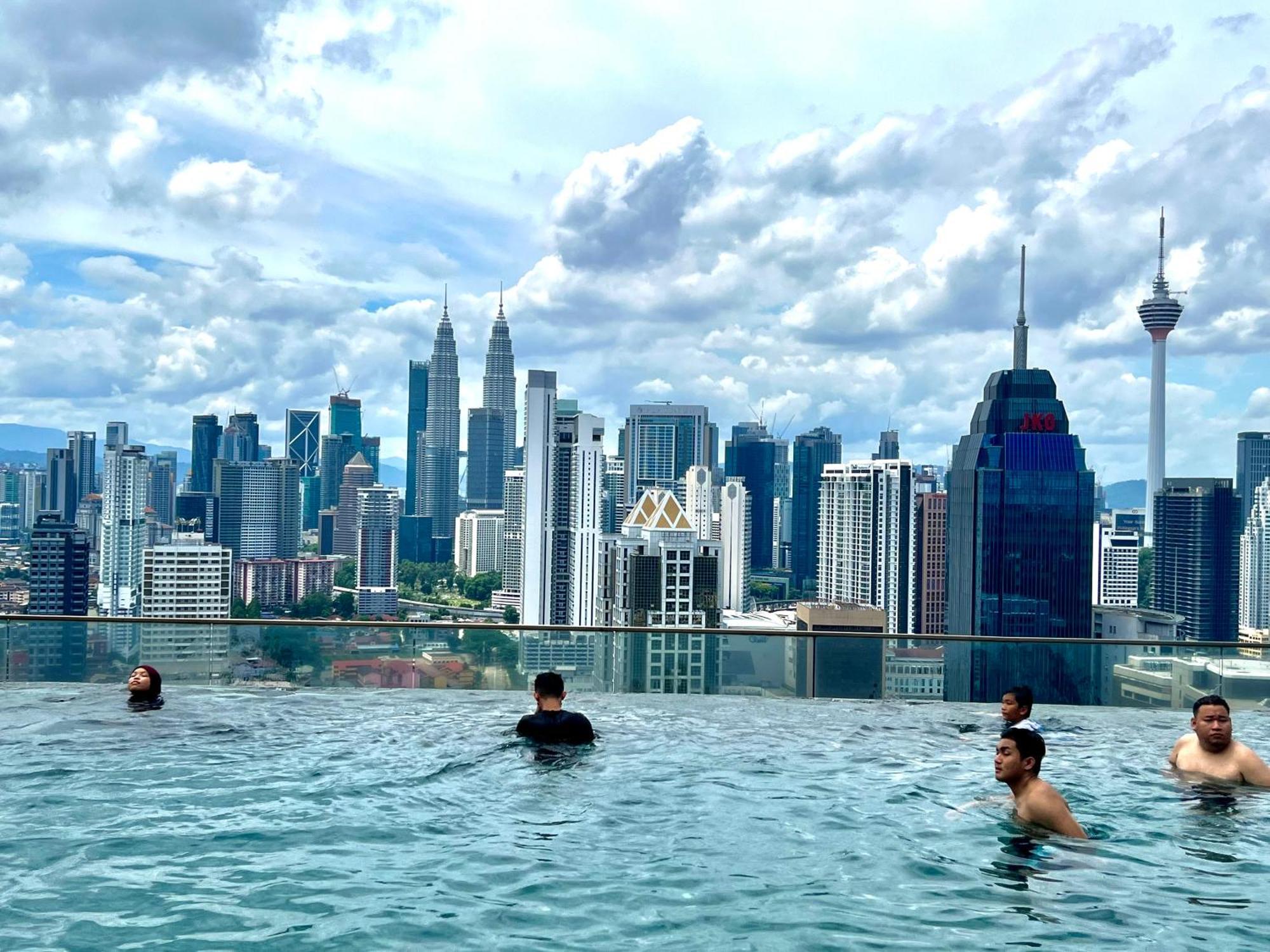 Regalia Service Suites Klcc Skypool 쿠알라룸푸르 외부 사진