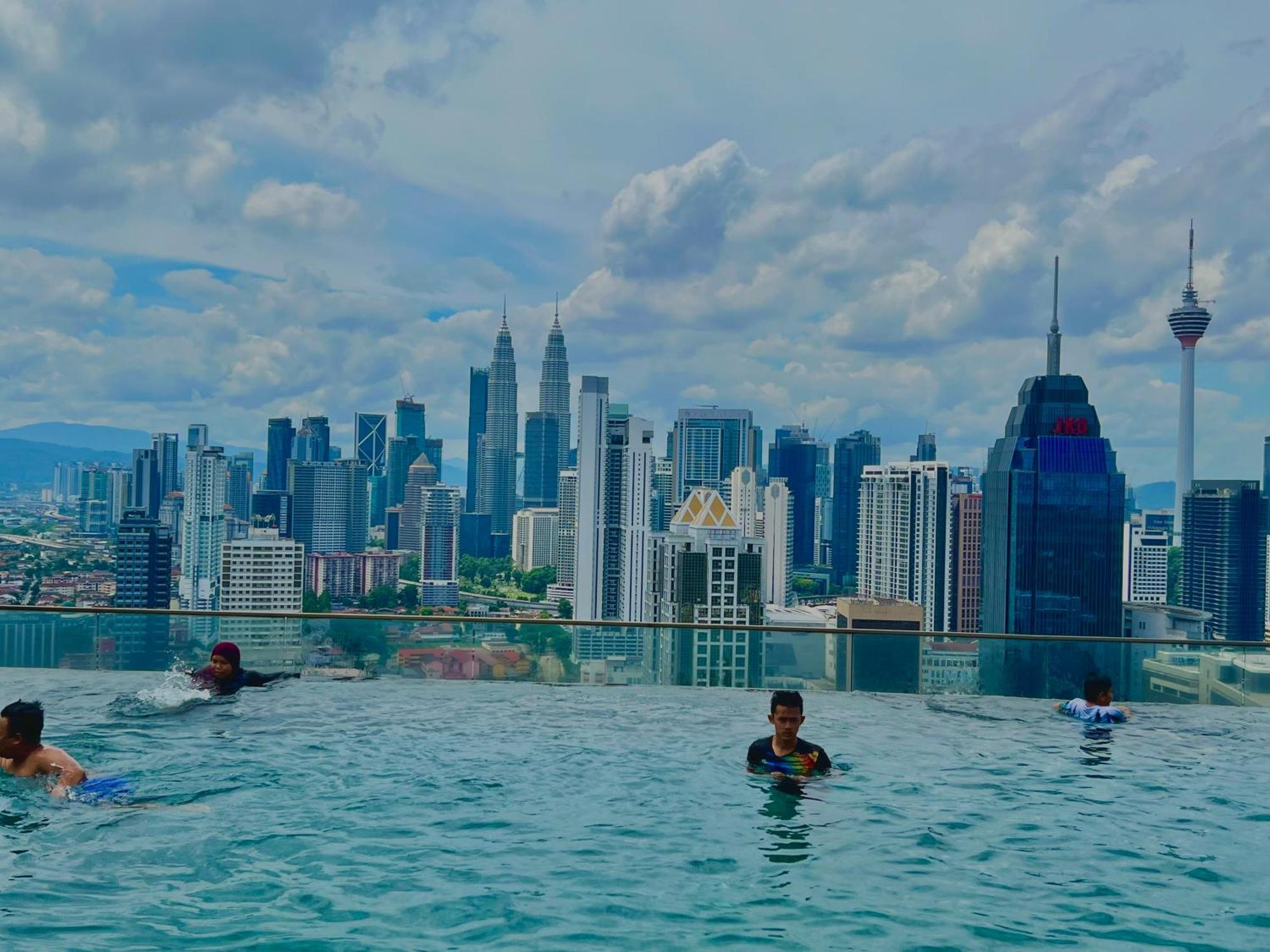 Regalia Service Suites Klcc Skypool 쿠알라룸푸르 외부 사진