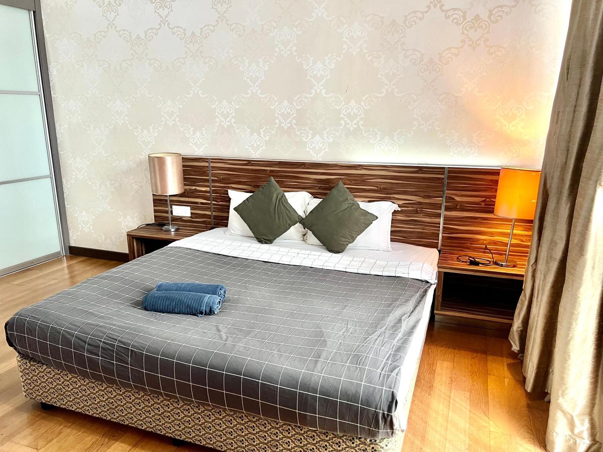 Regalia Service Suites Klcc Skypool 쿠알라룸푸르 외부 사진
